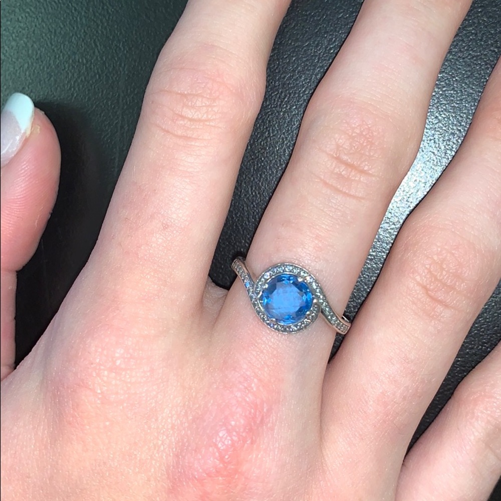 Pandora ring Radiant Embellishment size 7 (54)